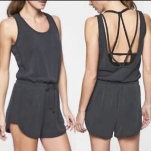 ATHLETA SERENITY COMFORT TRAVEL OPEN BACK SHORT ROMPER GRAY/BLACK WOMENS MEDIUM